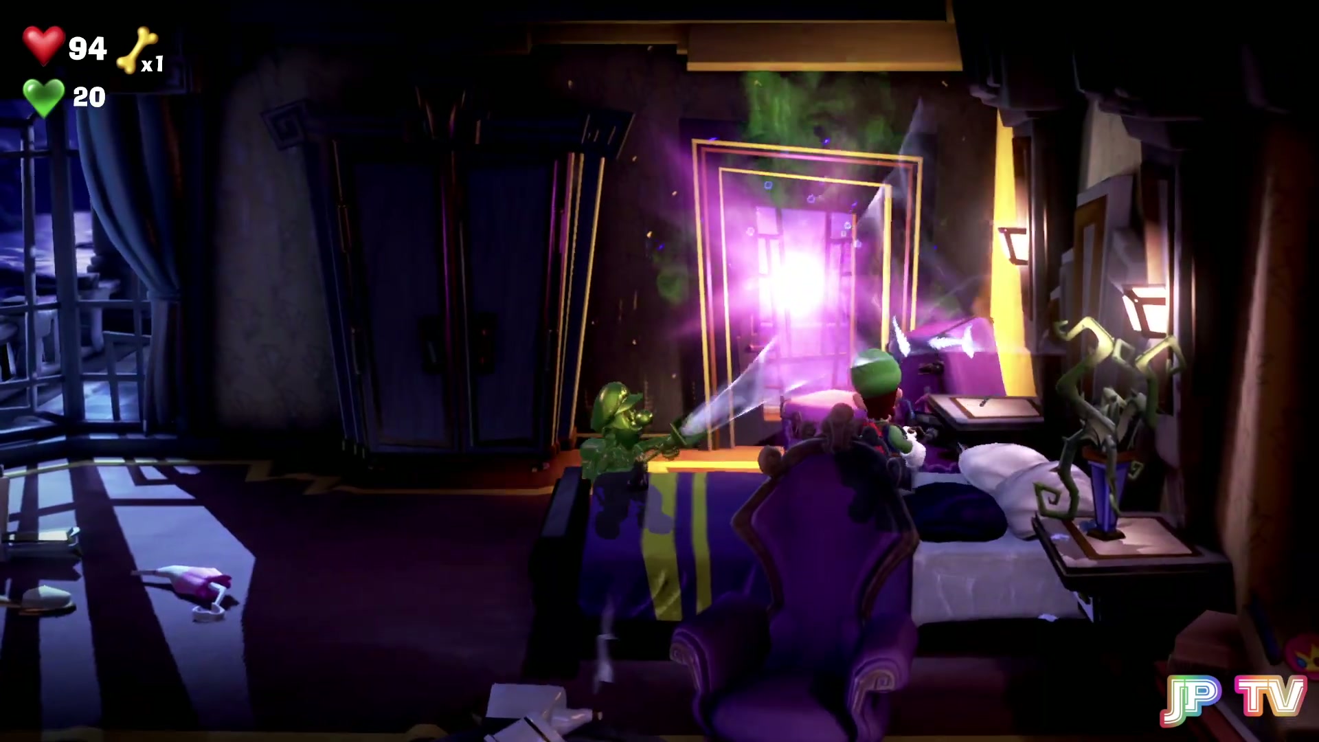 5F RIP Suites Red Gem, Dark-Light revealing the balcony door behind Princess Peach's luggage in Luigi's Mansion 3